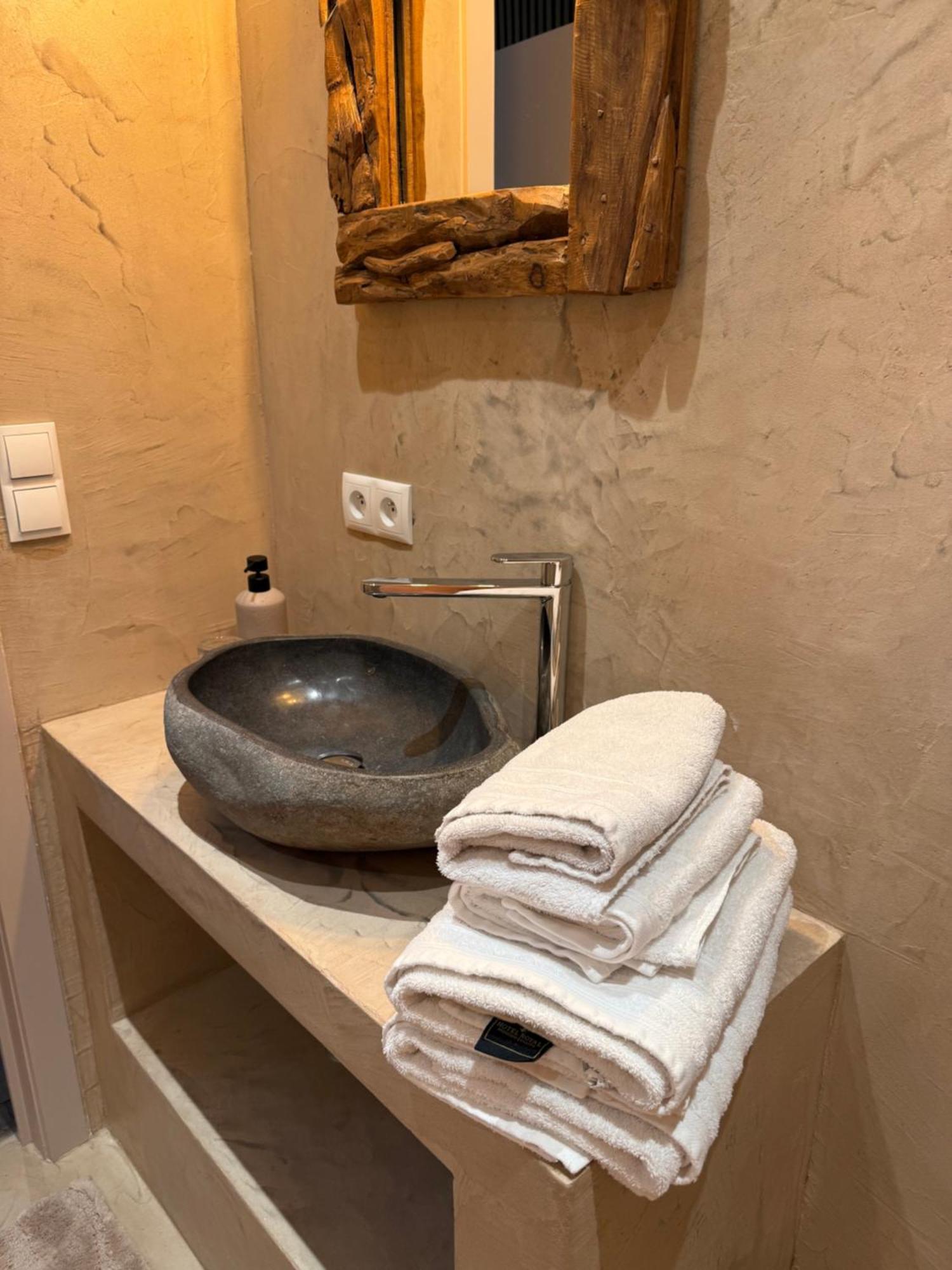Hotel Giorgi Et Logements Insolites-Jacuzzi Prive Bastogne Zewnętrze zdjęcie